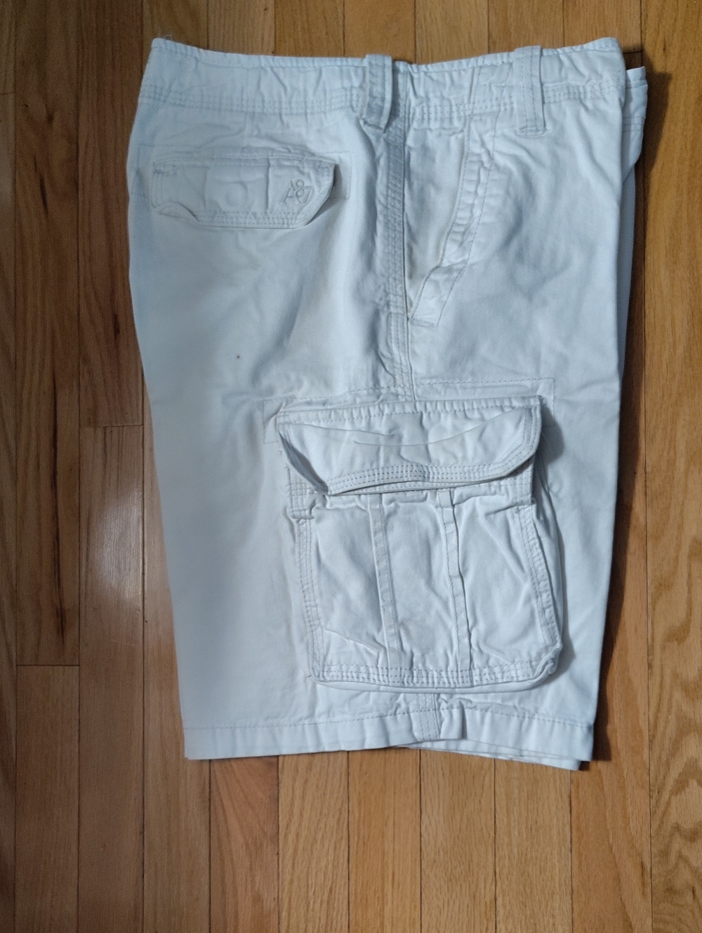 Aeropostale Off White Men's Cargo Shorts with Flap Pockets